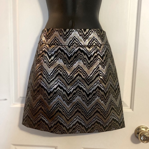 “TRINA TURK” Metallic Zig Zag Mini Skirt - Picture 1 of 12